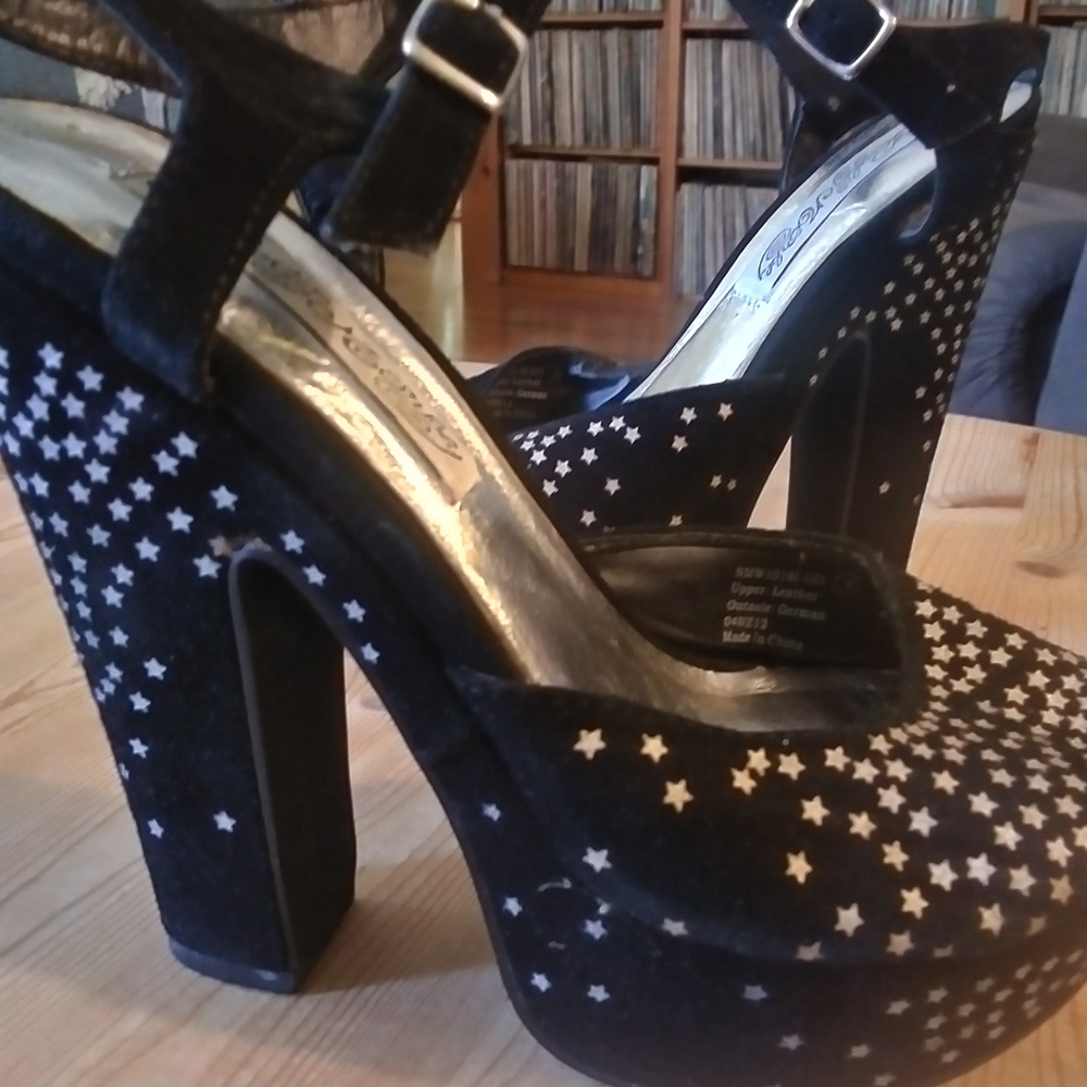 Naughty Monkey Black Starry Heels - Picture 3 of 5